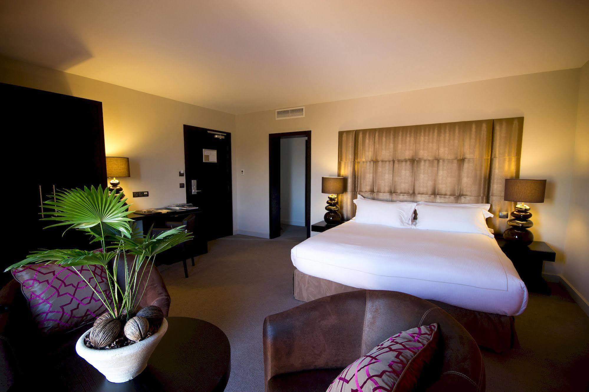 Le Daya Hotel & Spa - Boutique Hotel Roquebrune-sur Argens Bagian luar foto